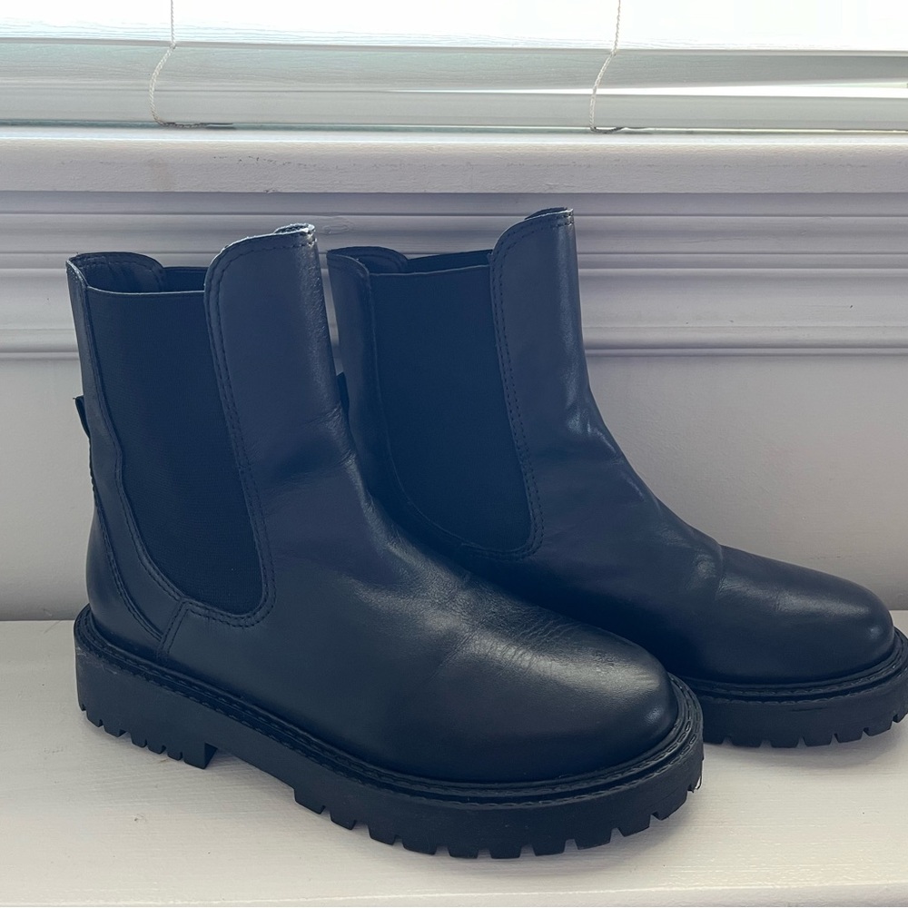 Aqua women’s boots size 6.5